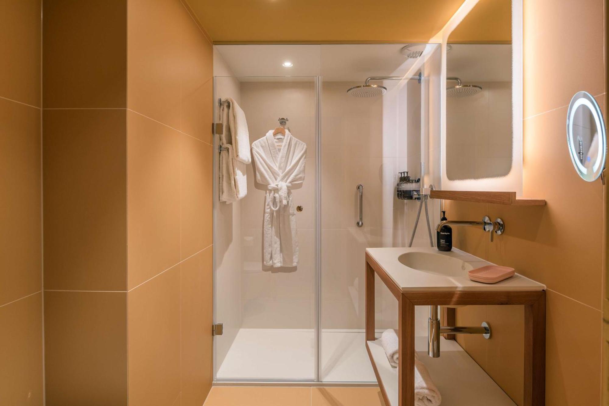 เรดิสัน บลู 1835 โฮเต็ล แอนด์ ทาลัสโซ คานส์ Hotel ภายนอก รูปภาพ